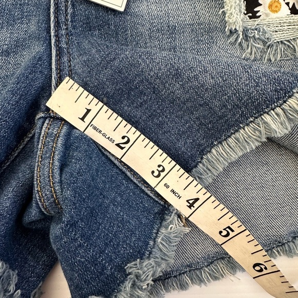 Judy Blue Women’s High Waisted Distressed Daisy Patchwork Denim Shorts! NWT Sz L - Picture 12 of 12